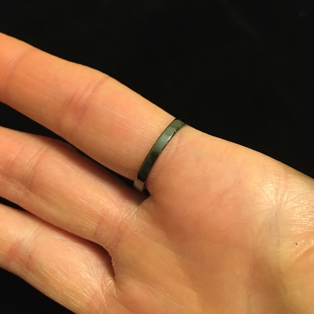 Gunmetal Silver and Black Faux Gemstone Ring - Picture 5 of 9